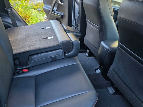 Used 2017 Toyota RAV4 SE image 15