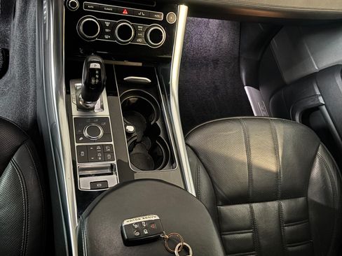 Used 2017 Land Rover Range Rover Sport HSE Dynamic image 9