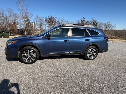 Used 2022 Subaru Outback Limited XT image 1