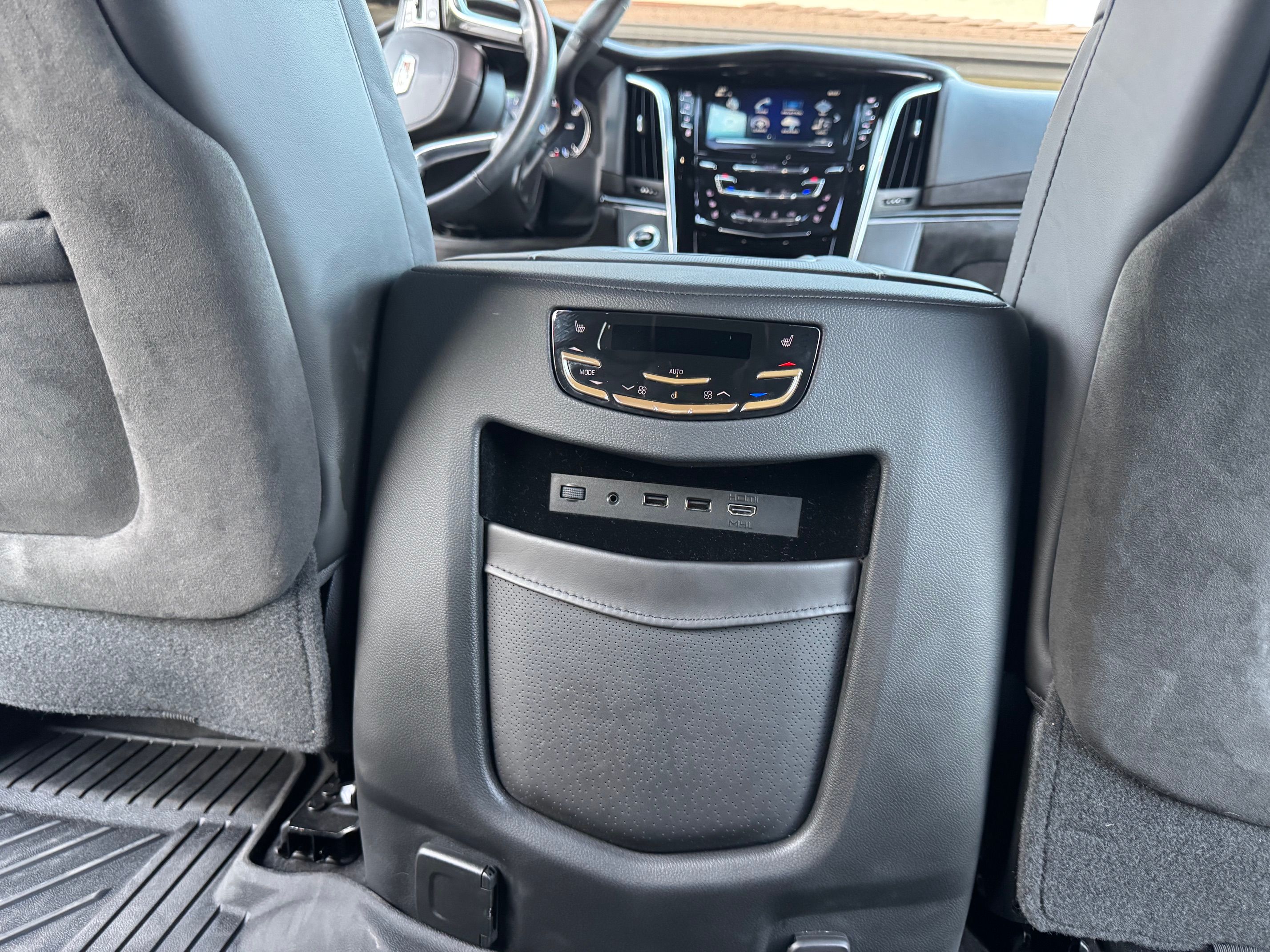 Used 2019 Cadillac Escalade Platinum AWD/4WD image 15