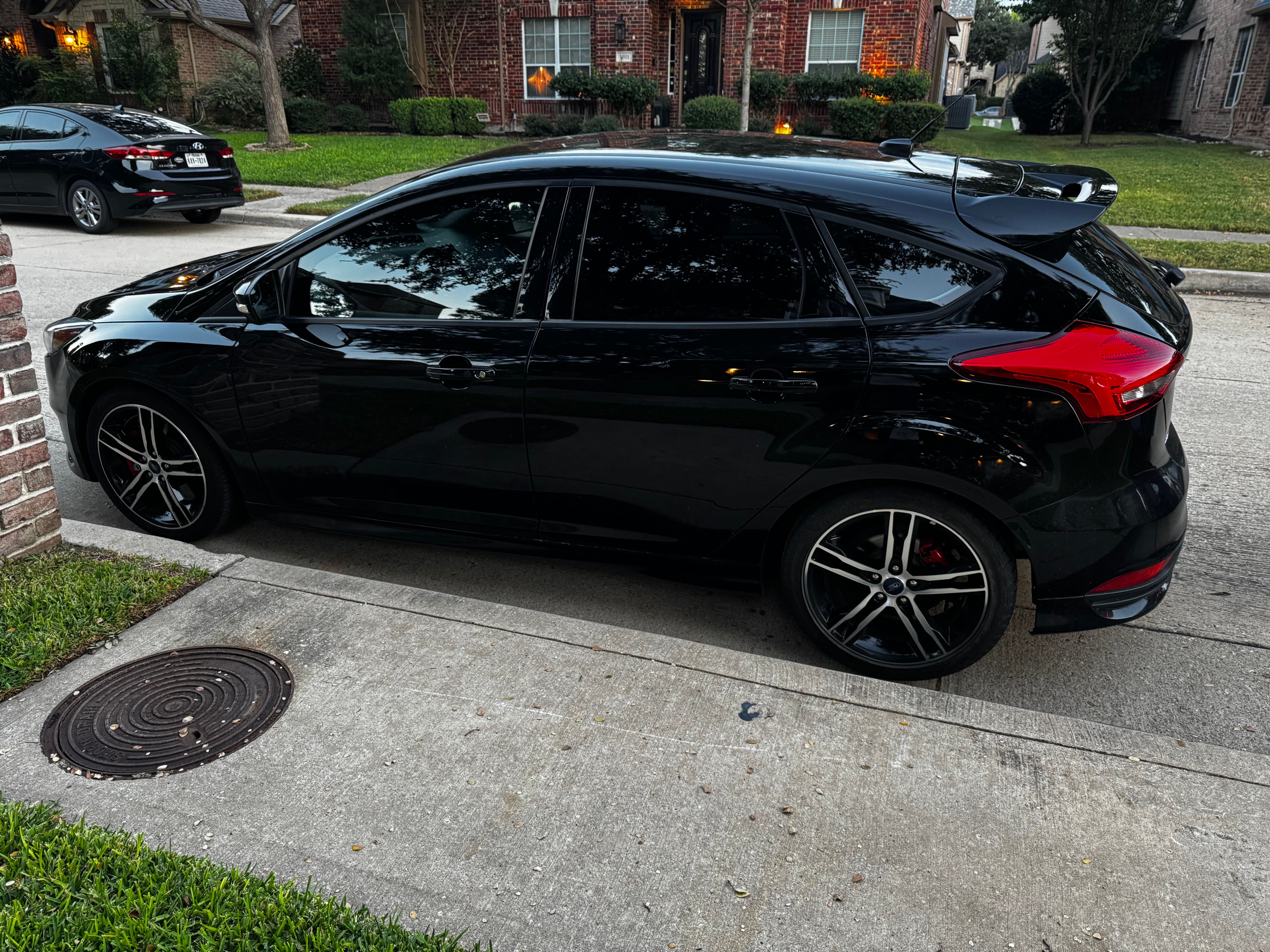 Used 2017 Ford Focus ST FWD image 8