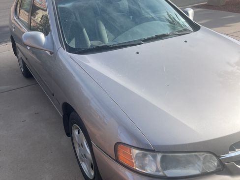 Used 2001 Nissan Altima GXE image 2