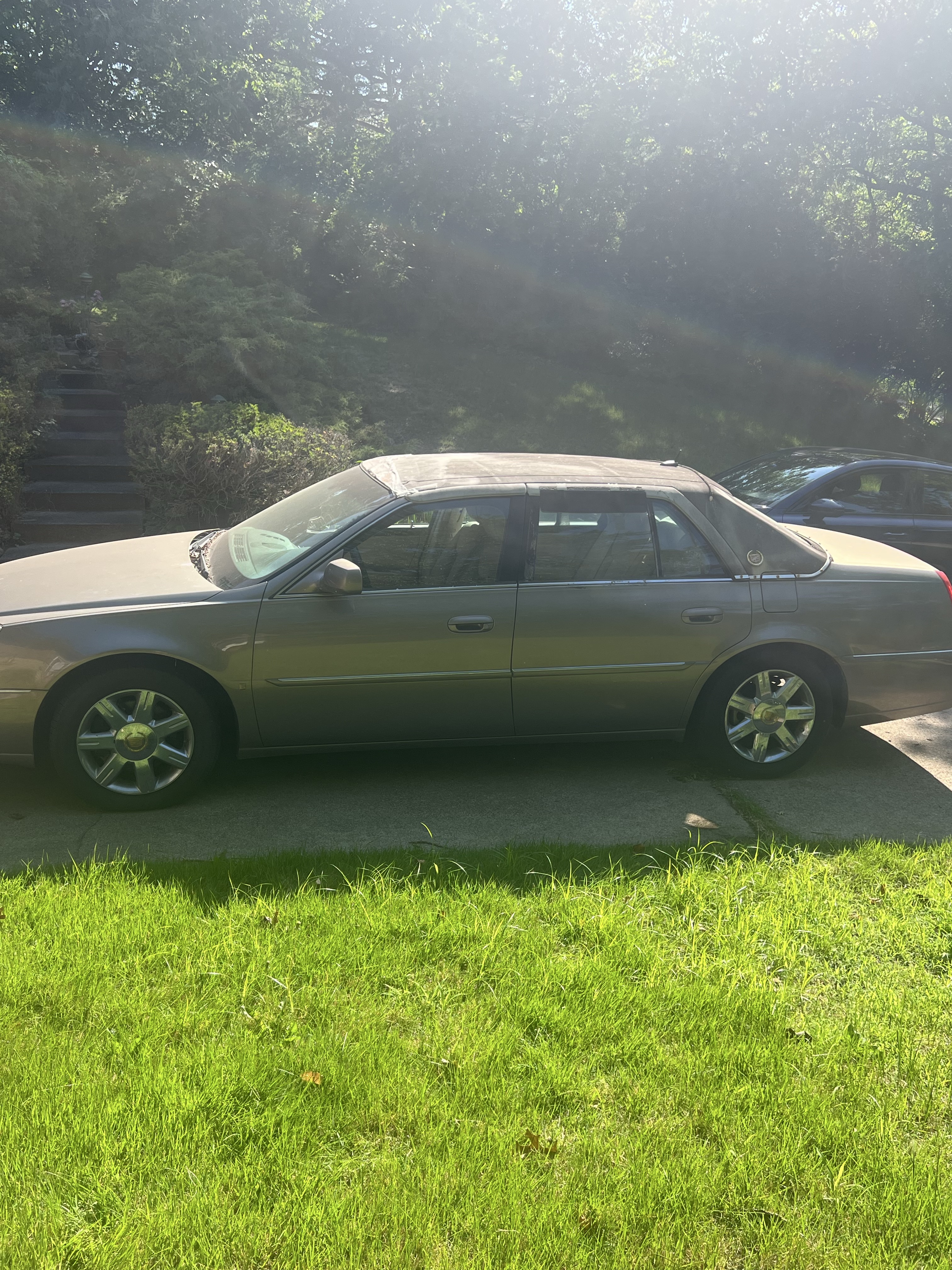 Used 2006 Cadillac DTS w/ Trunk Convenience Package FWD image 5