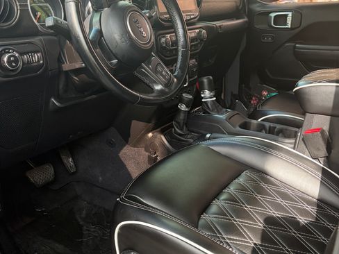 Used 2021 Jeep Gladiator Sport image 13