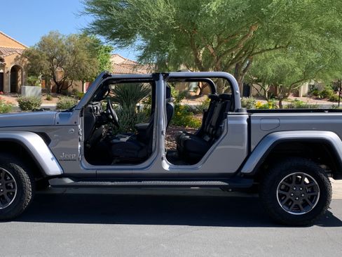 Used 2020 Jeep Gladiator Overland image 19