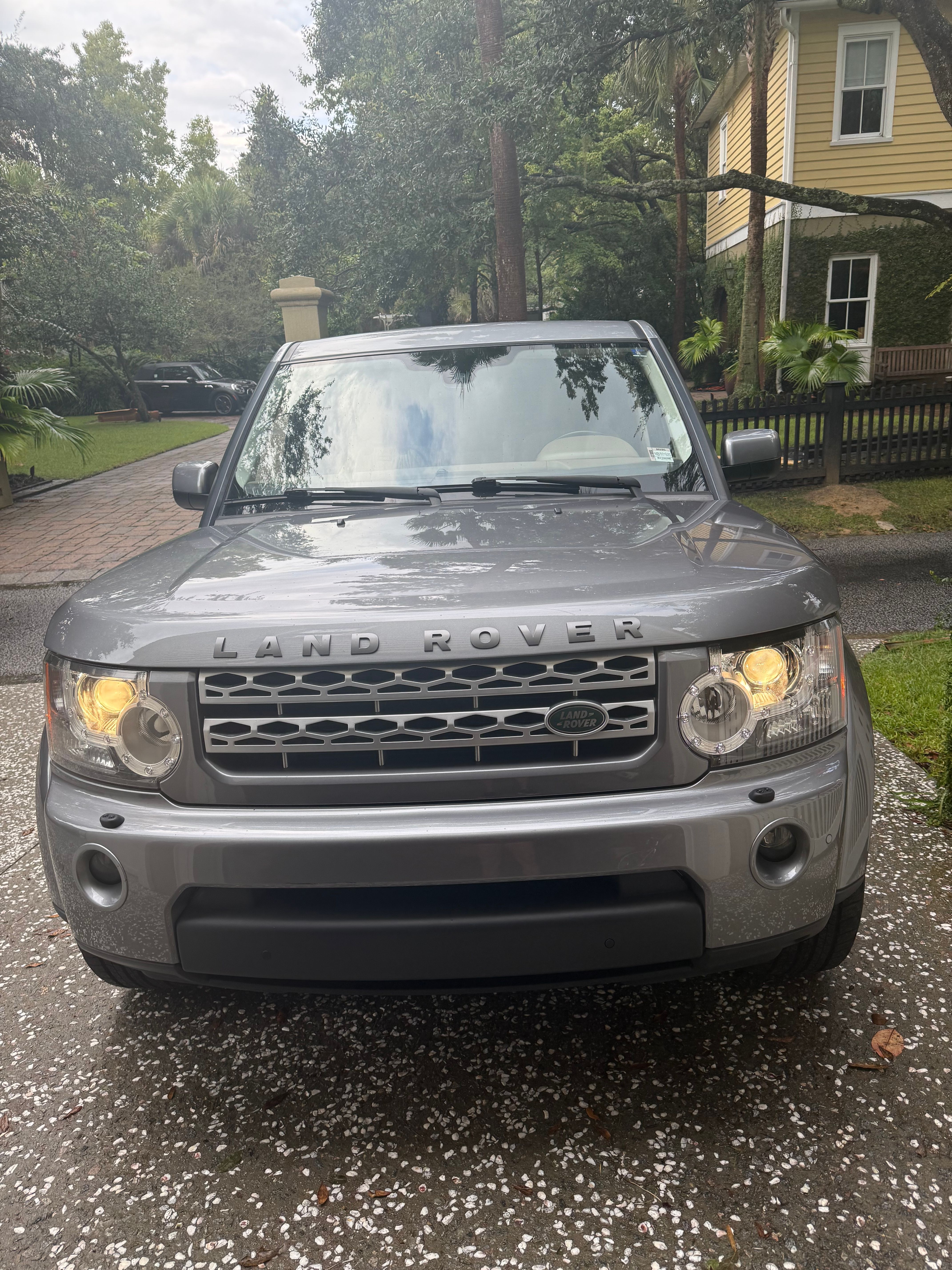 Used 2012 Land Rover LR4 HSE w/ HSE Pkg AWD/4WD image 1