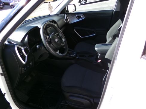 Used 2021 Kia Soul LX image 12