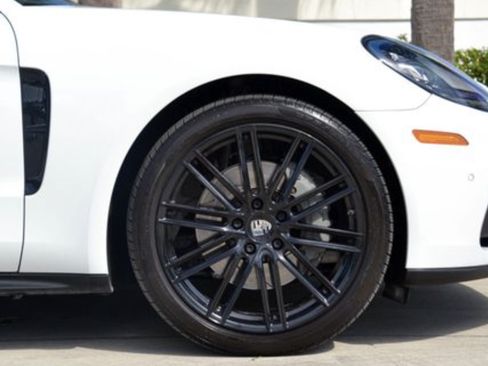 Used 2017 Porsche Panamera 4S image 5