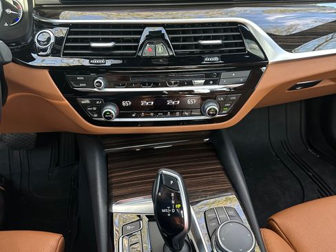 Used 2019 BMW 530i xDrive w/ Convenience Package image 15