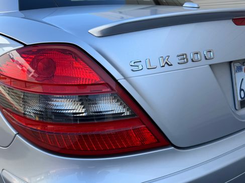 Used 2011 Mercedes-Benz SLK 300 image 30