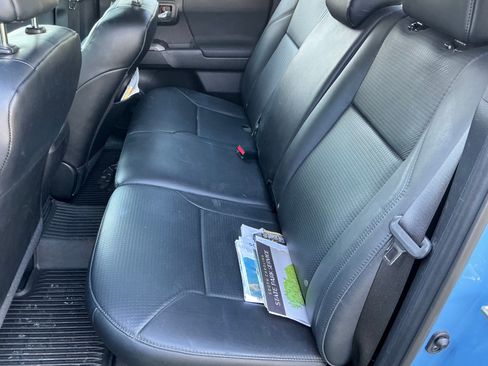 Used 2019 Toyota Tacoma TRD Sport AWD/4WD image 6
