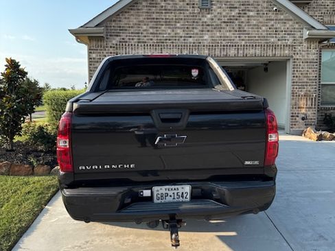 Used 2010 Chevrolet Avalanche LT w/ Luxury Package image 9