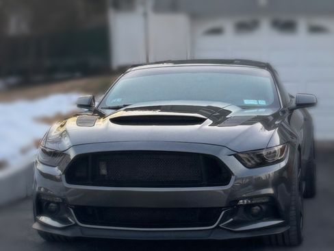 Used 2017 Ford Mustang GT Premium w/ GT Performance Package RWD image 2