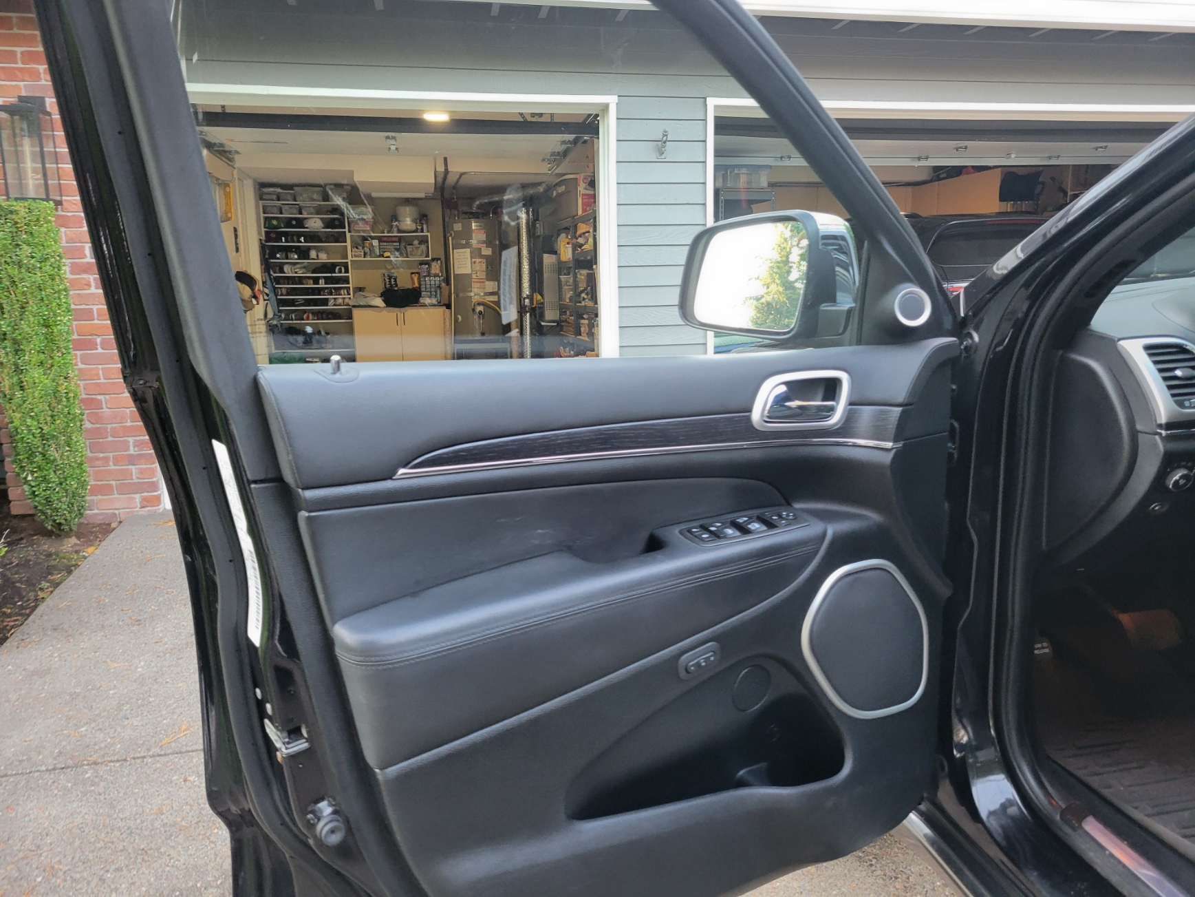 Used 2014 Jeep Grand Cherokee Summit AWD/4WD image 9
