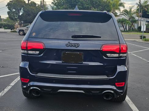 Used 2018 Jeep Grand Cherokee SRT image 4