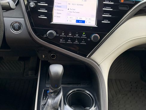 Used 2018 Toyota Camry LE w/ Convenience Package FWD image 13