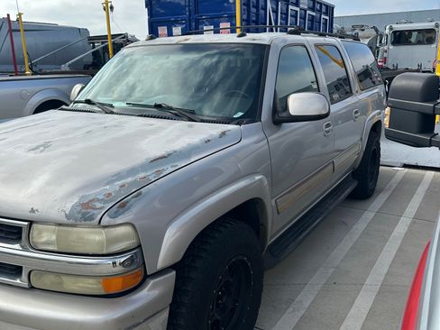 Used 2005 Chevrolet Suburban LT w/ Preferred Equipment Group AWD/4WD image 8