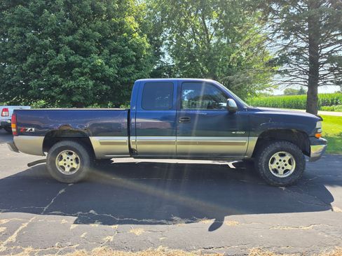 Used 2001 Chevrolet Silverado 1500 LS w/ Off-Road Chassis Pkg AWD/4WD image 4