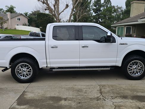 Used 2019 Ford F150 Lariat image 5