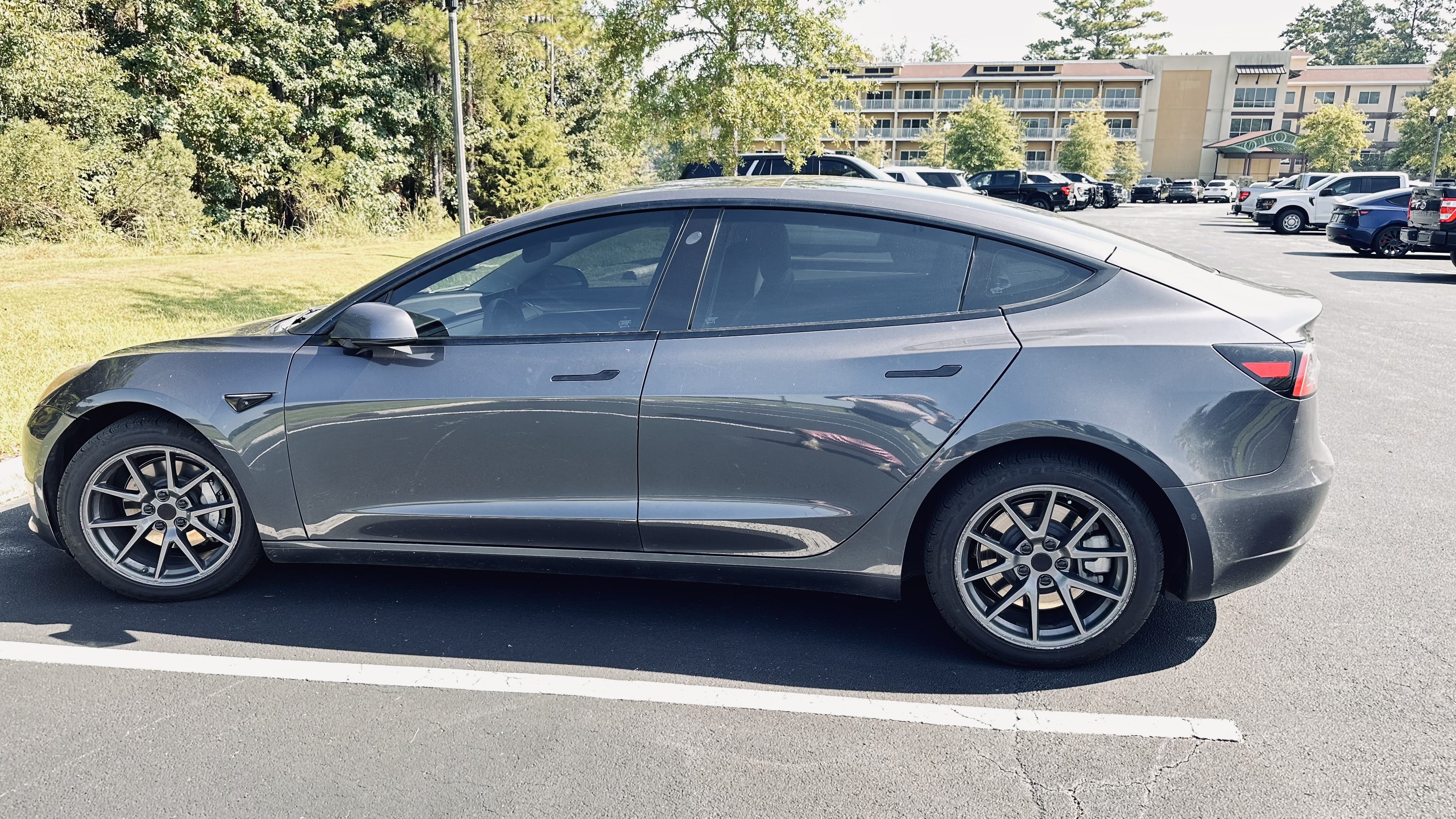 Used 2021 Tesla Model 3 Standard Range Plus RWD image 1
