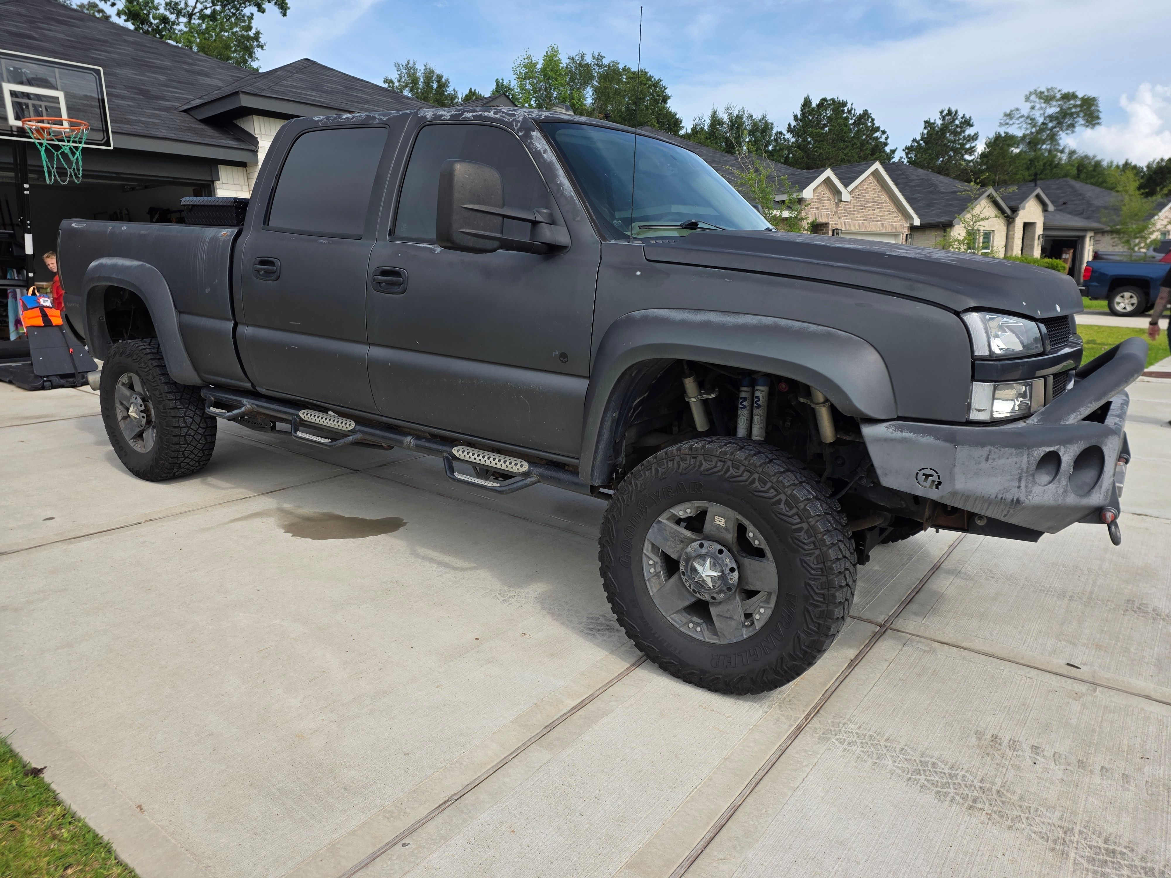 Used 2005 Chevrolet Silverado 2500 LS w/ Heavy-Duty Power Package AWD/4WD image 12