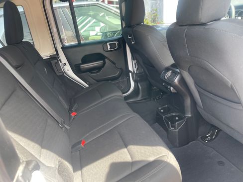 Used 2018 Jeep Wrangler Unlimited Sport S image 9