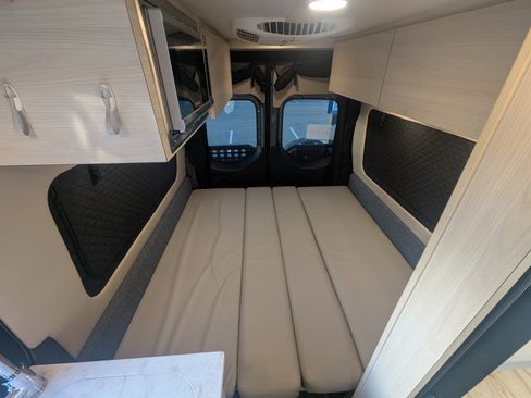 Used 2020 Mercedes-Benz Sprinter 2500 image 10