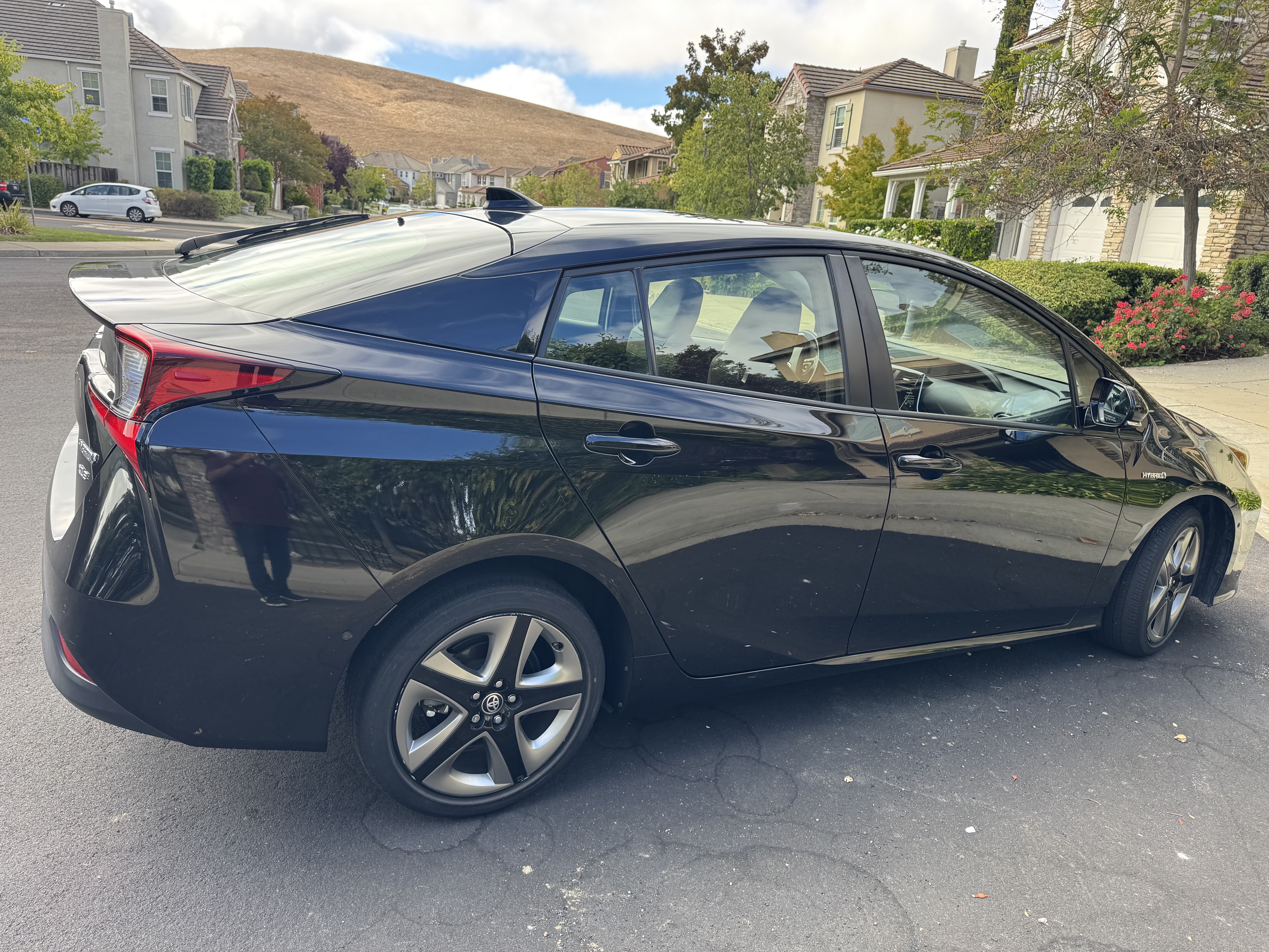 Used 2019 Toyota Prius XLE FWD image 14