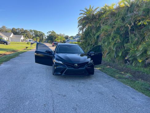 Used 2023 Toyota Camry SE w/ Cold Weather Package image 13