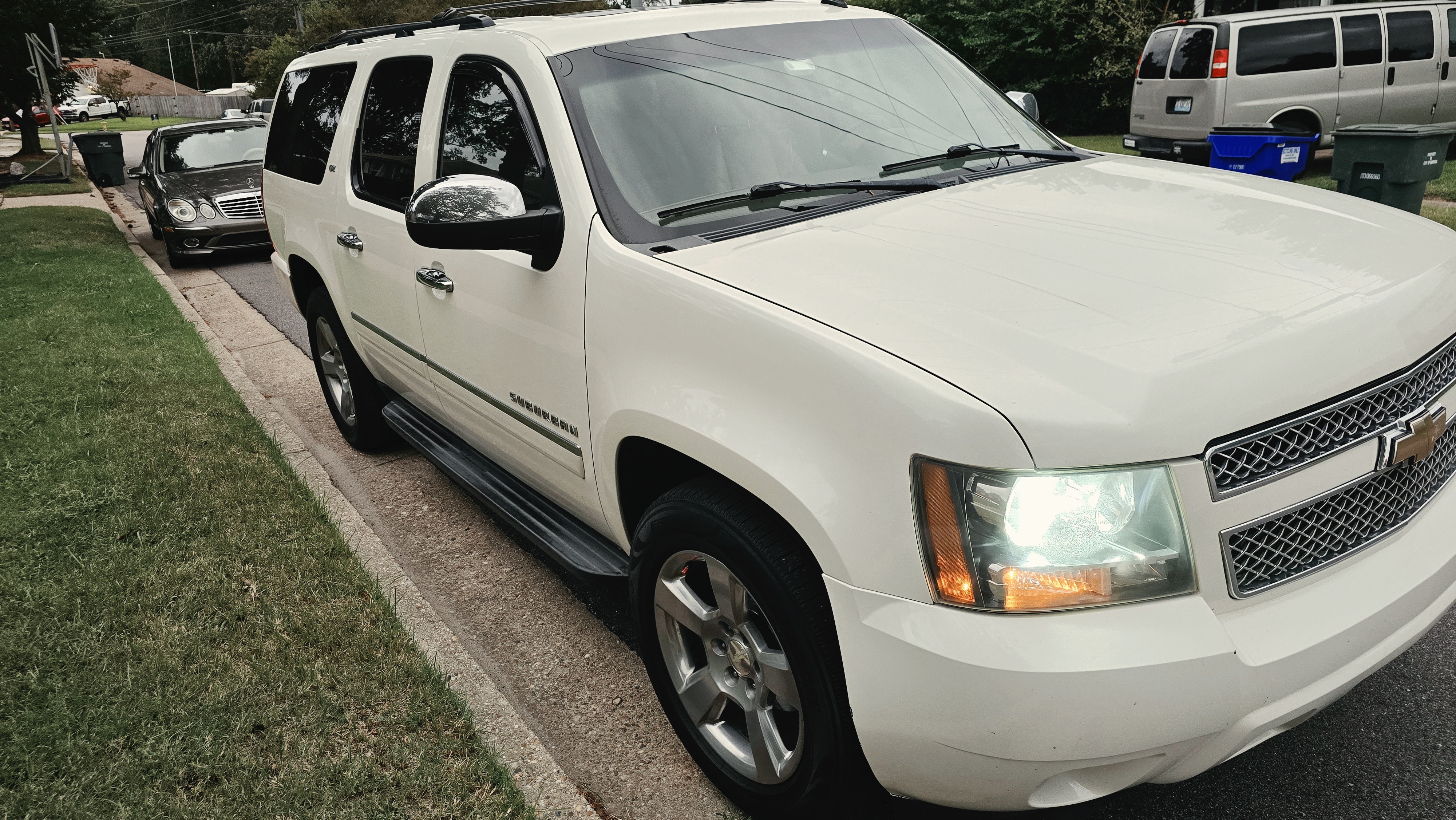Used 2011 Chevrolet Suburban LTZ AWD/4WD image 6