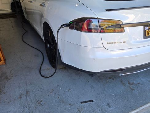 Used 2015 Tesla Model S P90D image 12