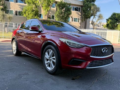 Used 2018 INFINITI QX30 image 5