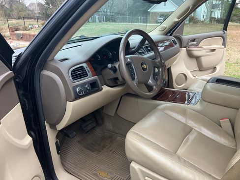 Used 2012 Chevrolet Avalanche LTZ image 10