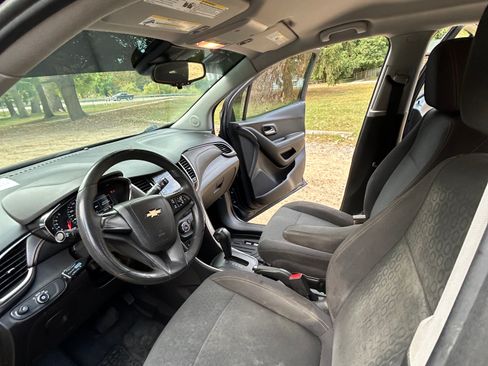 Used 2018 Chevrolet Trax LS image 4