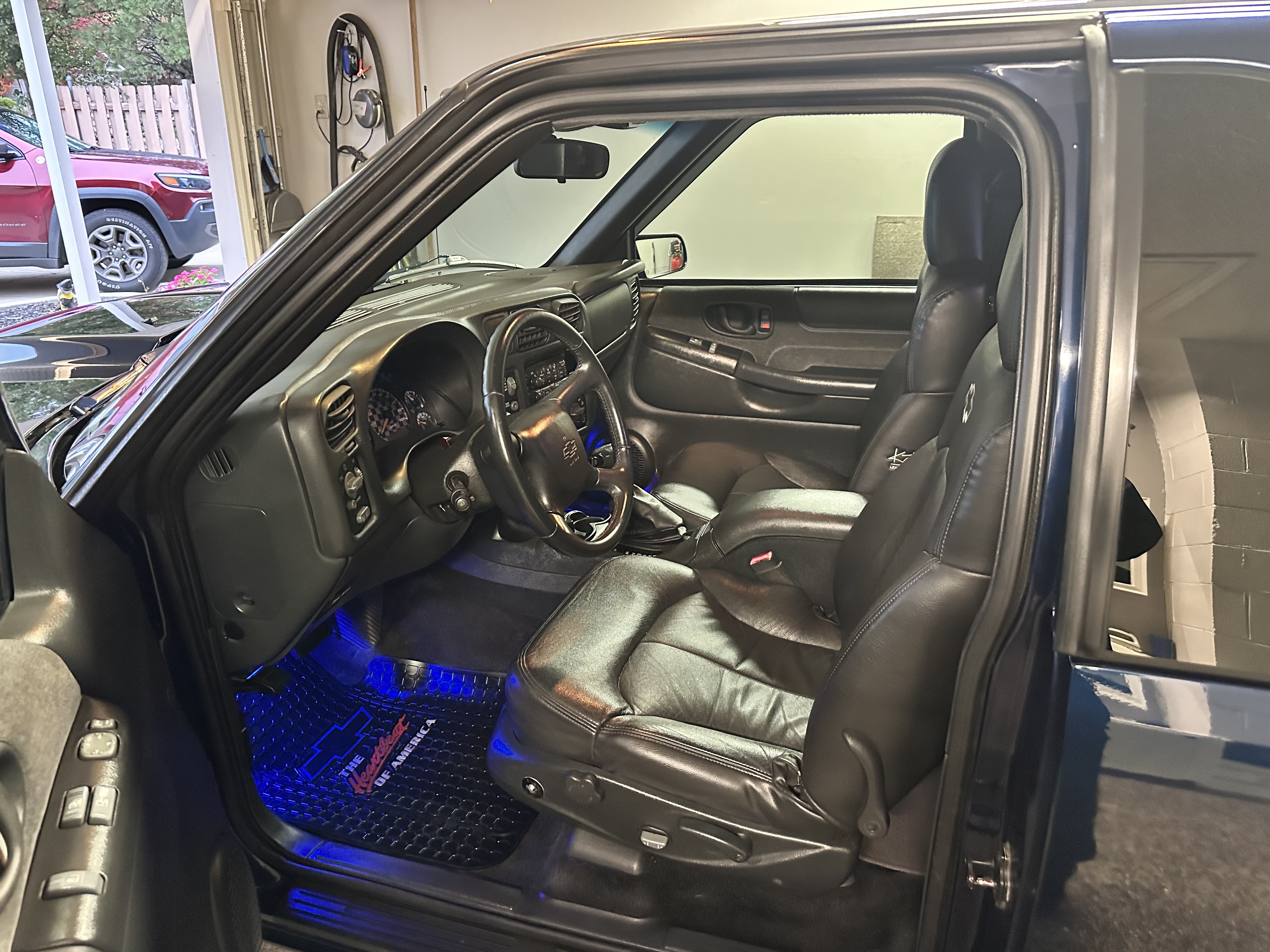 Used 2002 Chevrolet Blazer Xtreme w/ Preferred Equipment Group RWD image 9