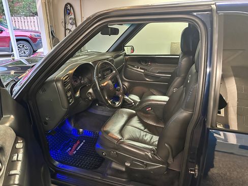 Used 2002 Chevrolet Blazer Xtreme w/ Preferred Equipment Group RWD image 9