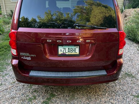 Used 2017 Dodge Grand Caravan SE FWD image 9