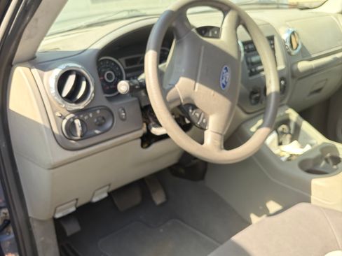Used 2006 Ford Expedition XLT RWD image 10