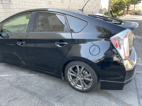 Used 2013 Toyota Prius Four image 9
