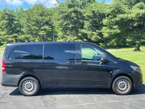 Used 2016 Mercedes-Benz Metris Passenger image 4