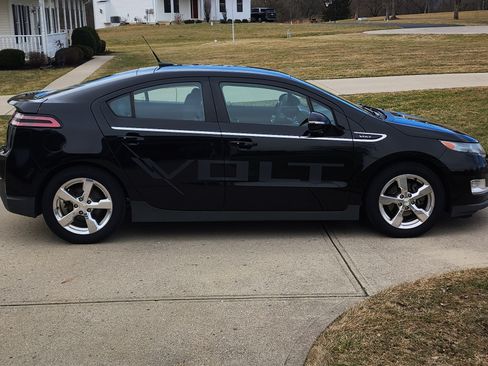 Used 2012 Chevrolet Volt Premium w/ Premium Trim Package image 6