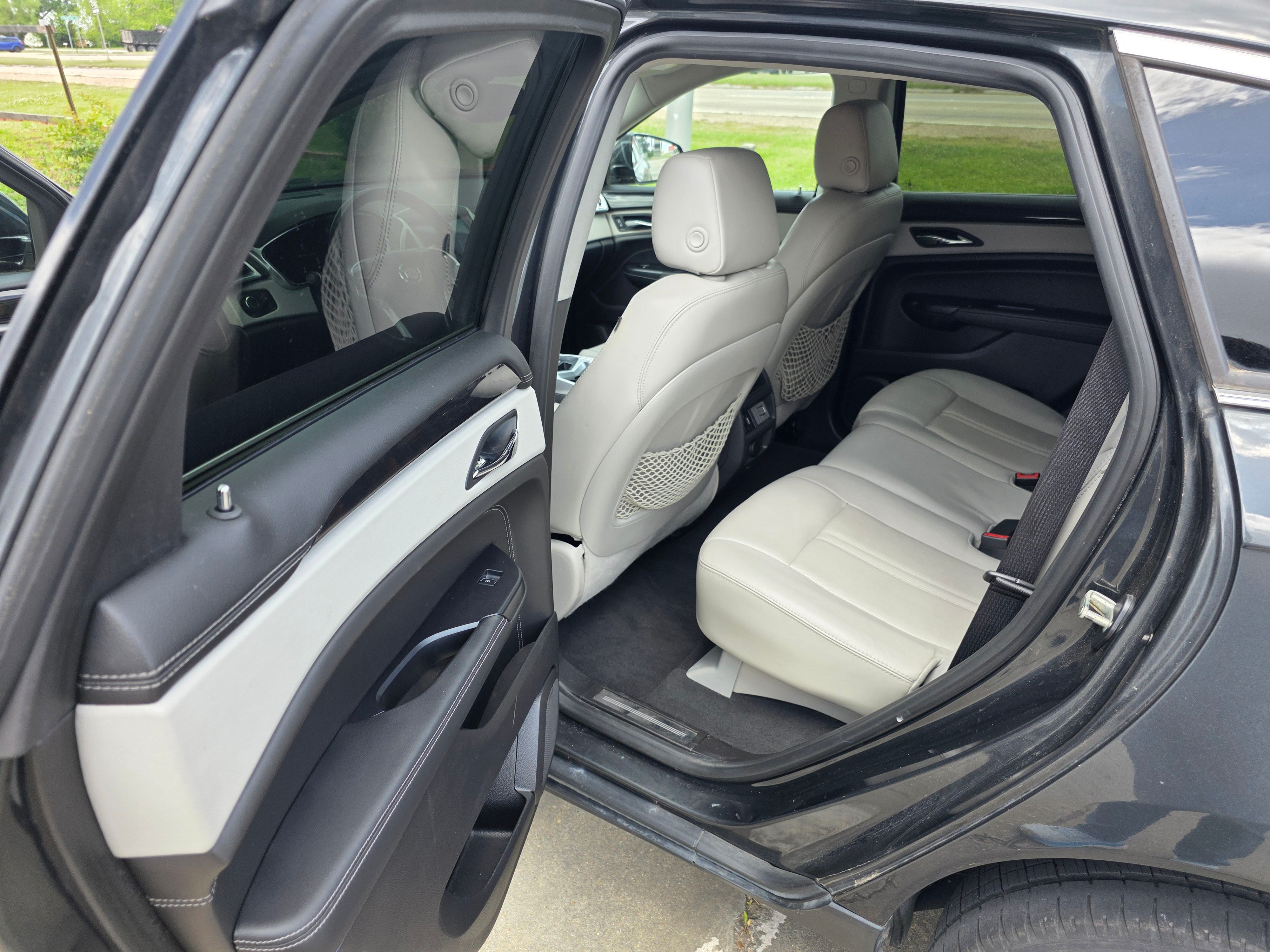Used 2016 Cadillac SRX Luxury AWD/4WD image 11