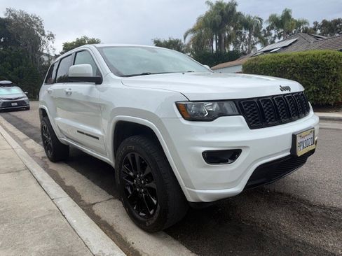 Used 2019 Jeep Grand Cherokee Altitude image 5