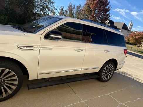 Used 2018 Lincoln Navigator Reserve w/ Technology Package image 2