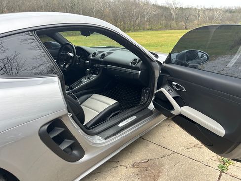 Used 2018 Porsche 718 Cayman image 14