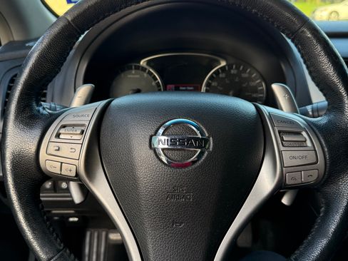 Used 2013 Nissan Altima 3.5 SL w/ Technology Pkg FWD image 6