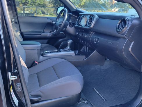 Used 2016 Toyota Tacoma SR5 image 9