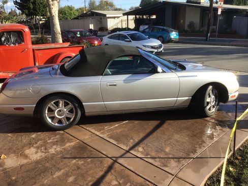 Used 2005 Ford Thunderbird Deluxe image 4