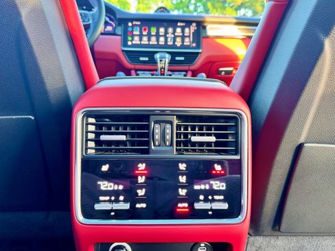 Used 2022 Porsche Cayenne GTS image 18