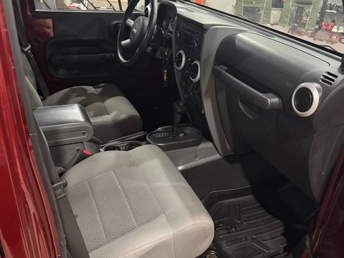 Used 2008 Jeep Wrangler Unlimited Sahara w/ Dual Top Group AWD/4WD image 5